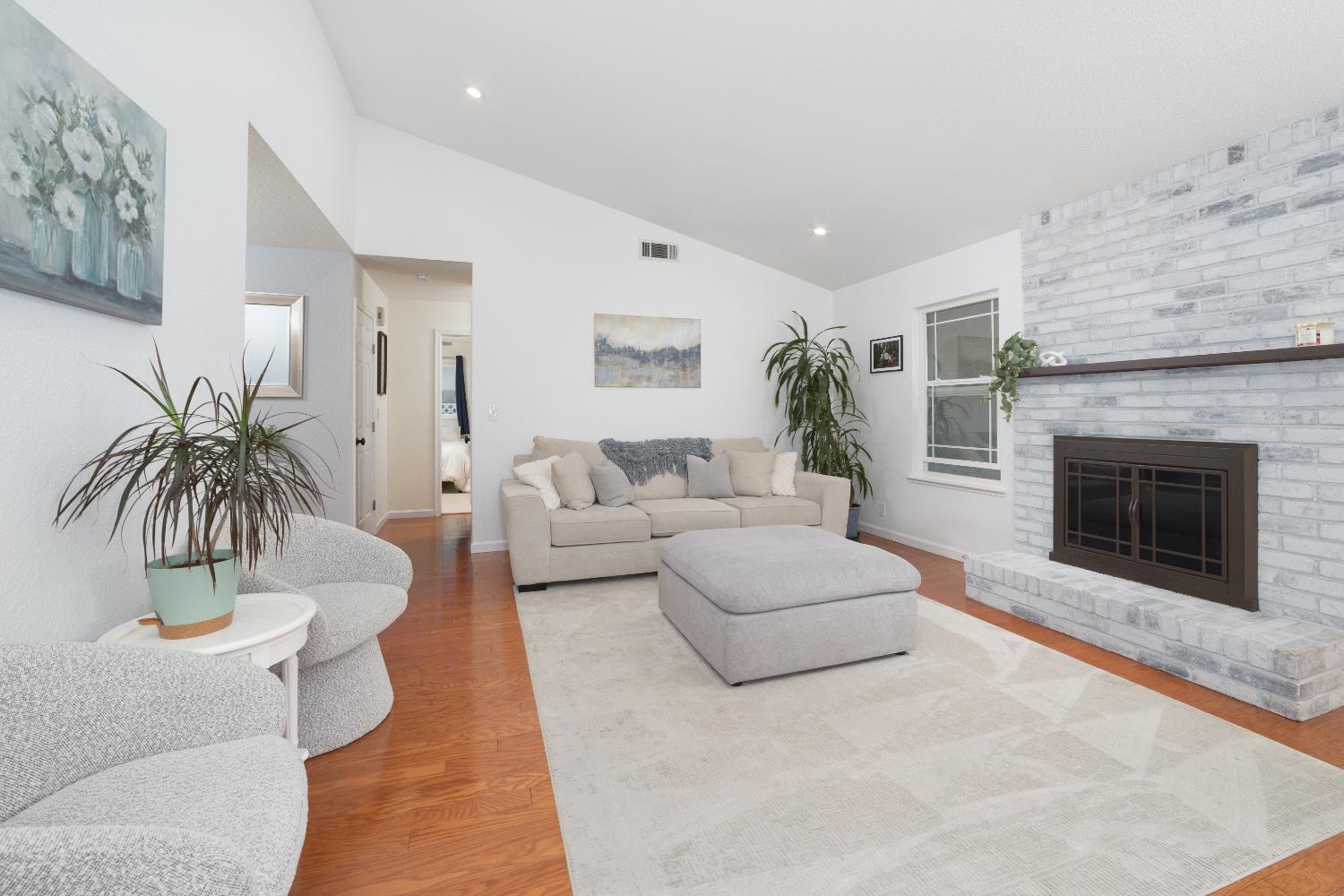 1255 Sweetbrier Pl, Manteca, CA 95336