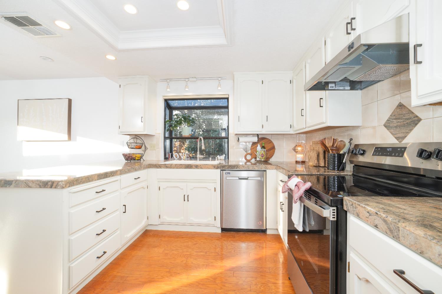 1255 Sweetbrier Pl, Manteca, CA 95336