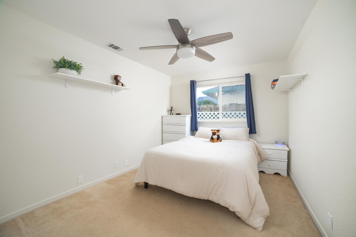 1255 Sweetbrier Pl, Manteca, CA 95336