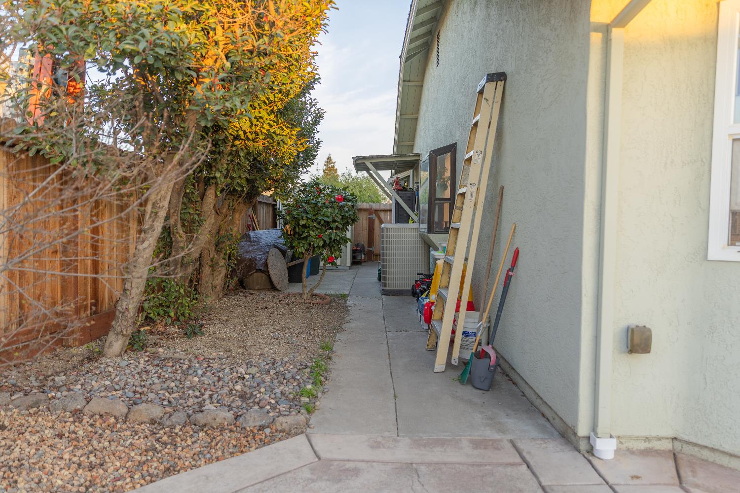 1255 Sweetbrier Pl, Manteca, CA 95336