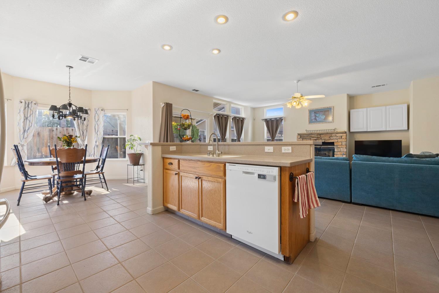 2730 Explorer Way, Turlock, CA 95382