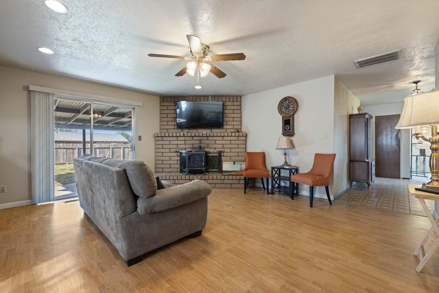 1821 Rose Ave, Ceres, CA 95307