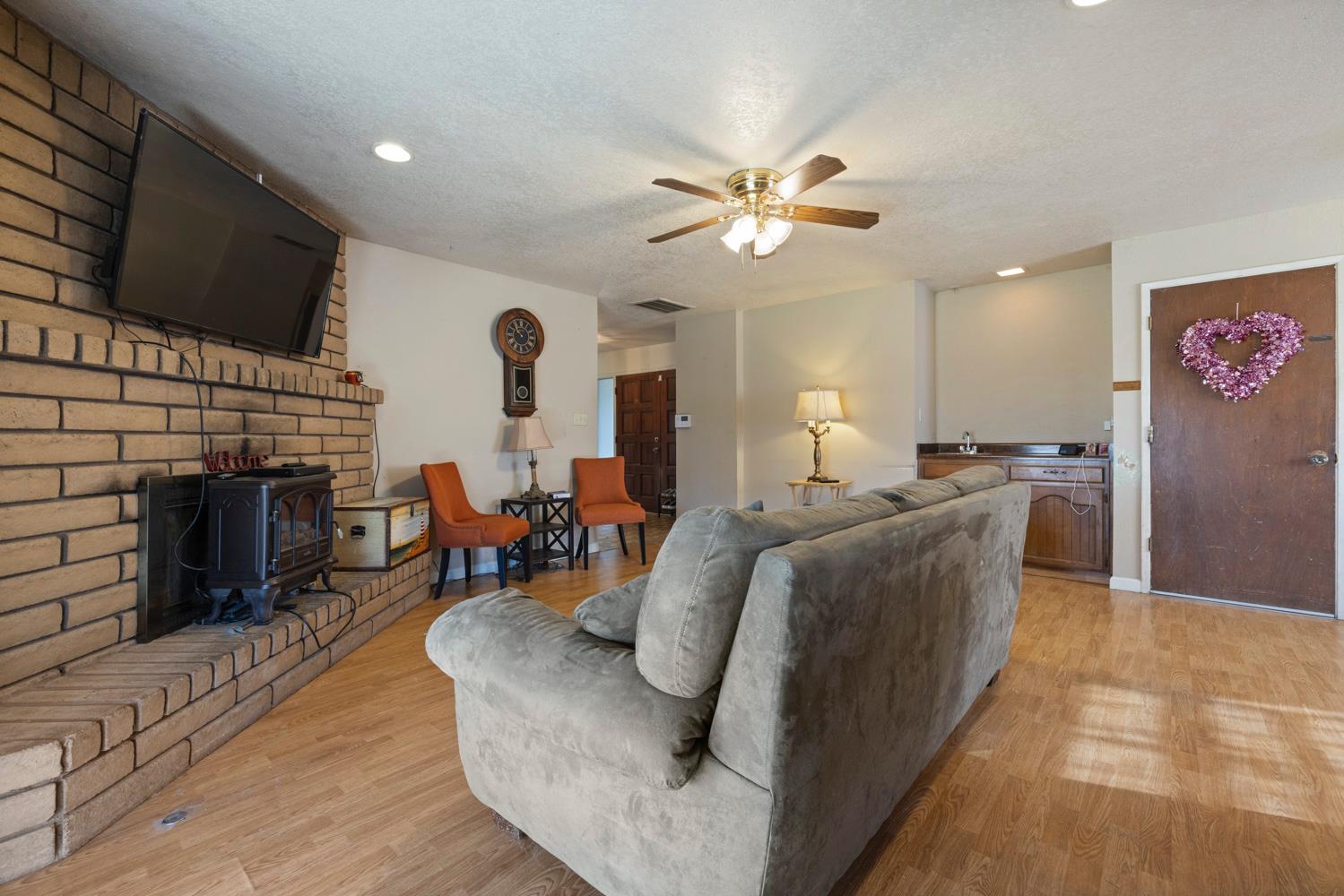 1821 Rose Ave, Ceres, CA 95307