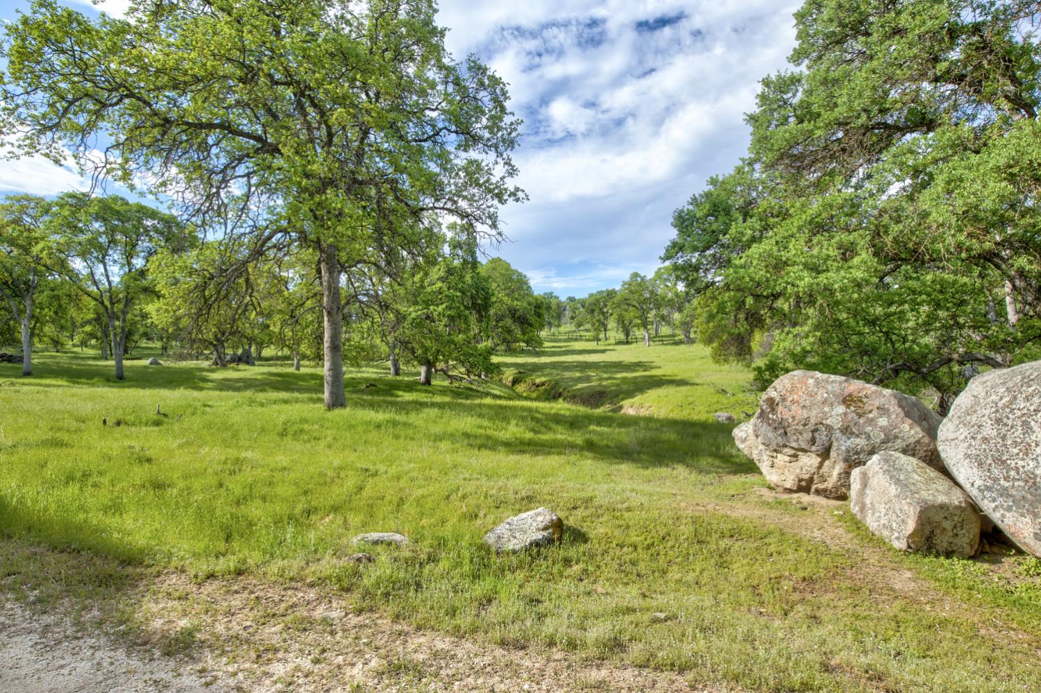 1985 White Rock Rd, Le Grand, CA 95333