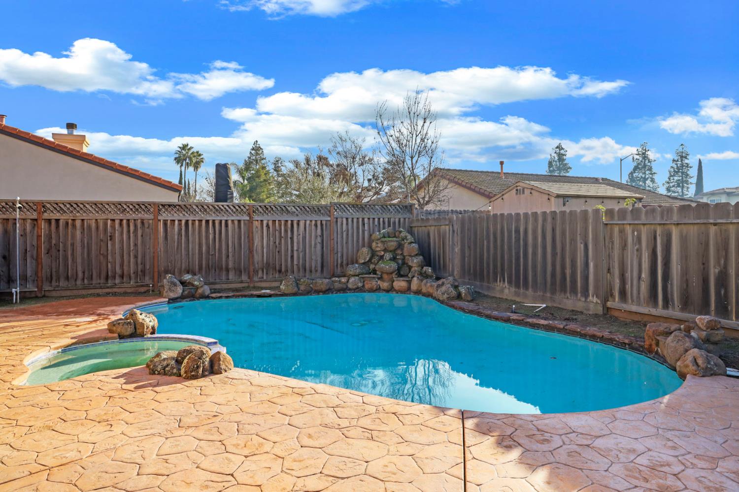 311 Teresa Pl, Manteca, CA 95337