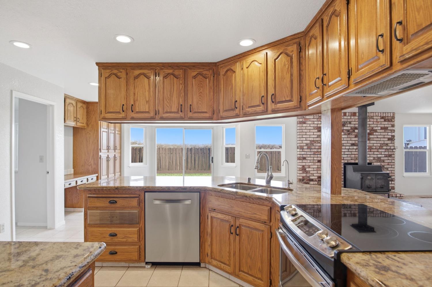 16166 Lawrence Rd, Escalon, CA 95320