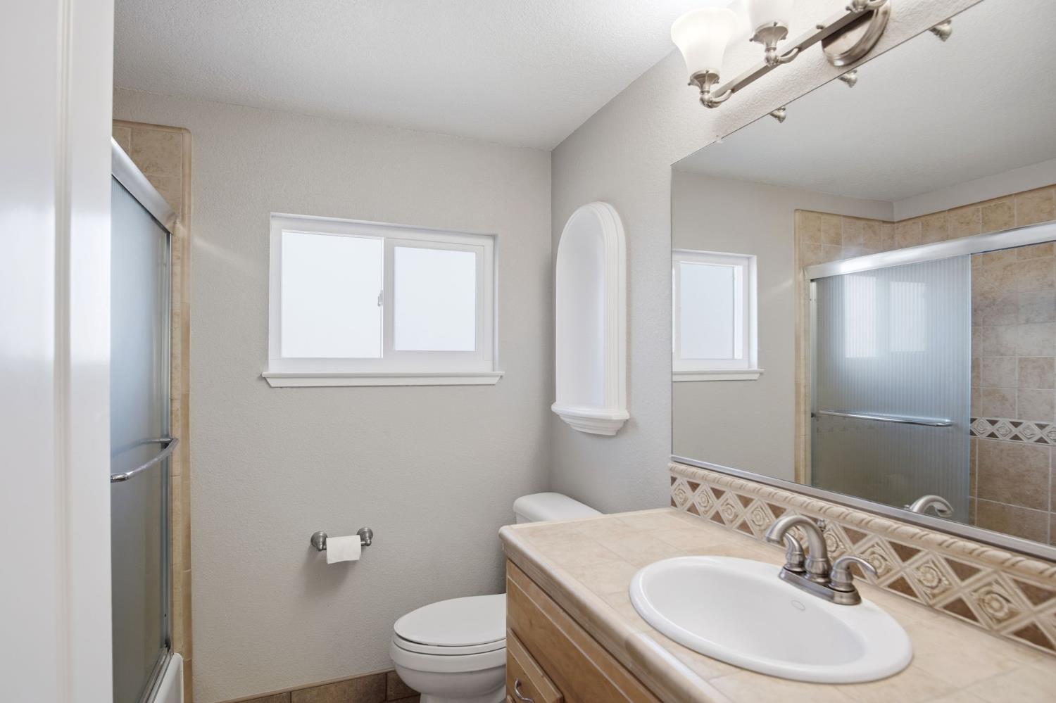 16166 Lawrence Rd, Escalon, CA 95320