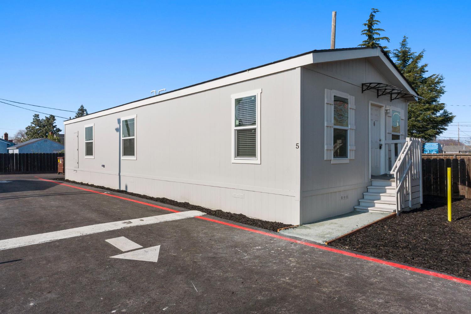 317 Moffat Blvd #5, Manteca, CA 95336