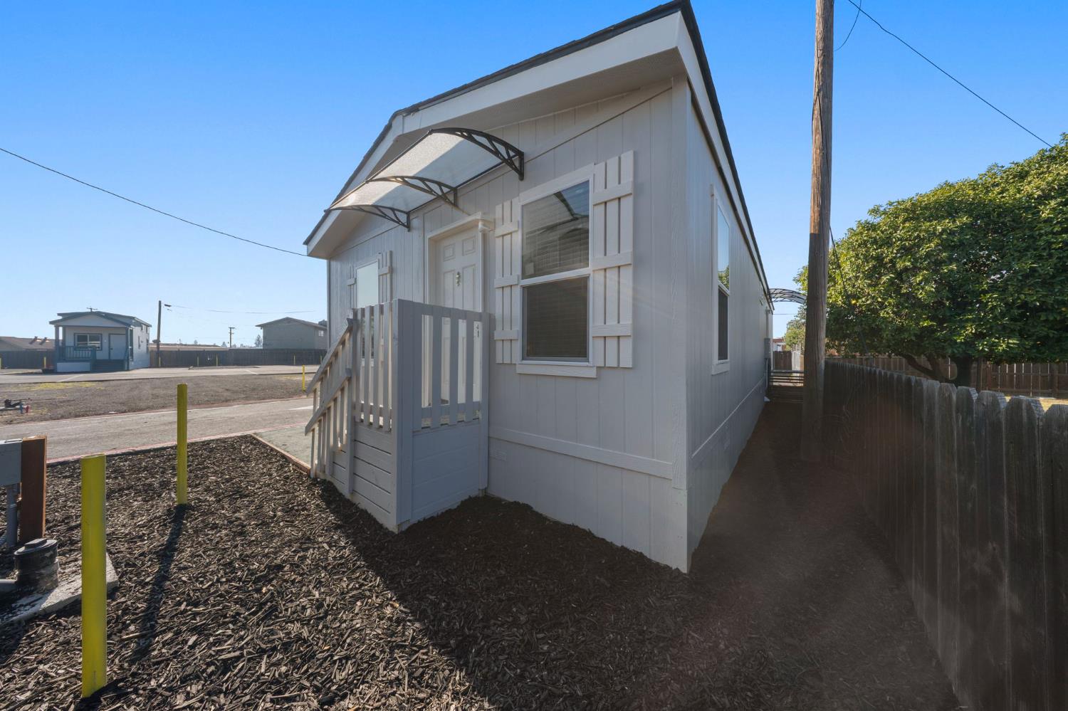 317 Moffat Blvd #5, Manteca, CA 95336