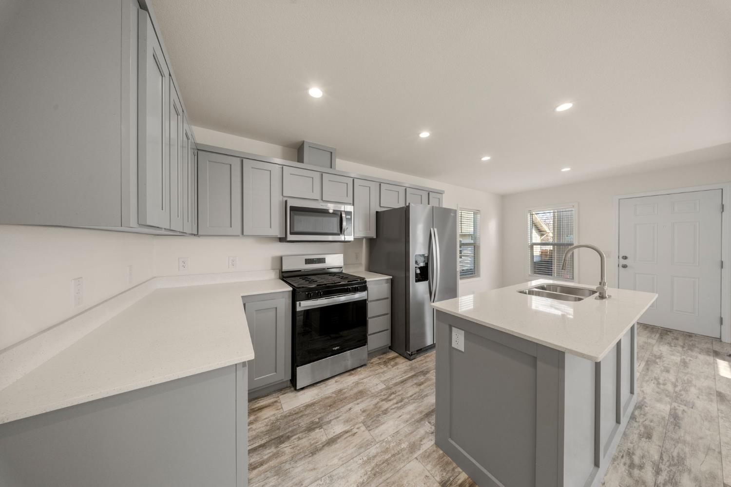 317 Moffat Blvd #5, Manteca, CA 95336