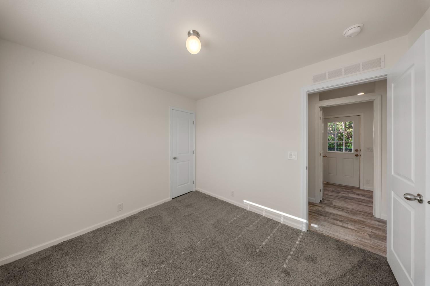 317 Moffat Blvd #5, Manteca, CA 95336