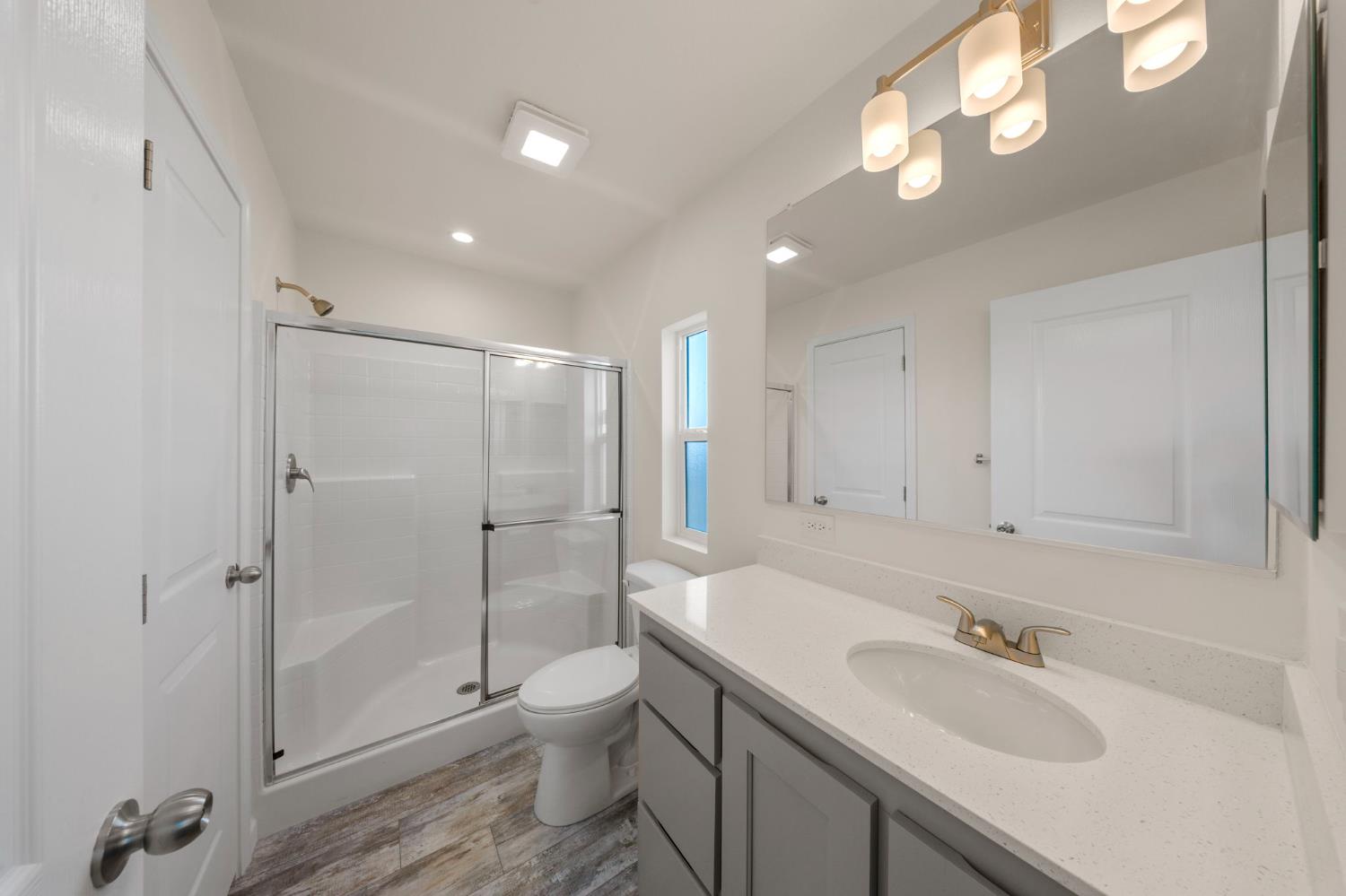 317 Moffat Blvd #5, Manteca, CA 95336