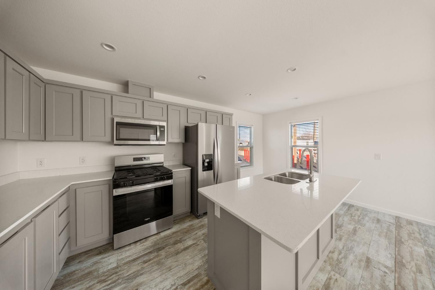 317 Moffat Blvd #21, Manteca, CA 95336