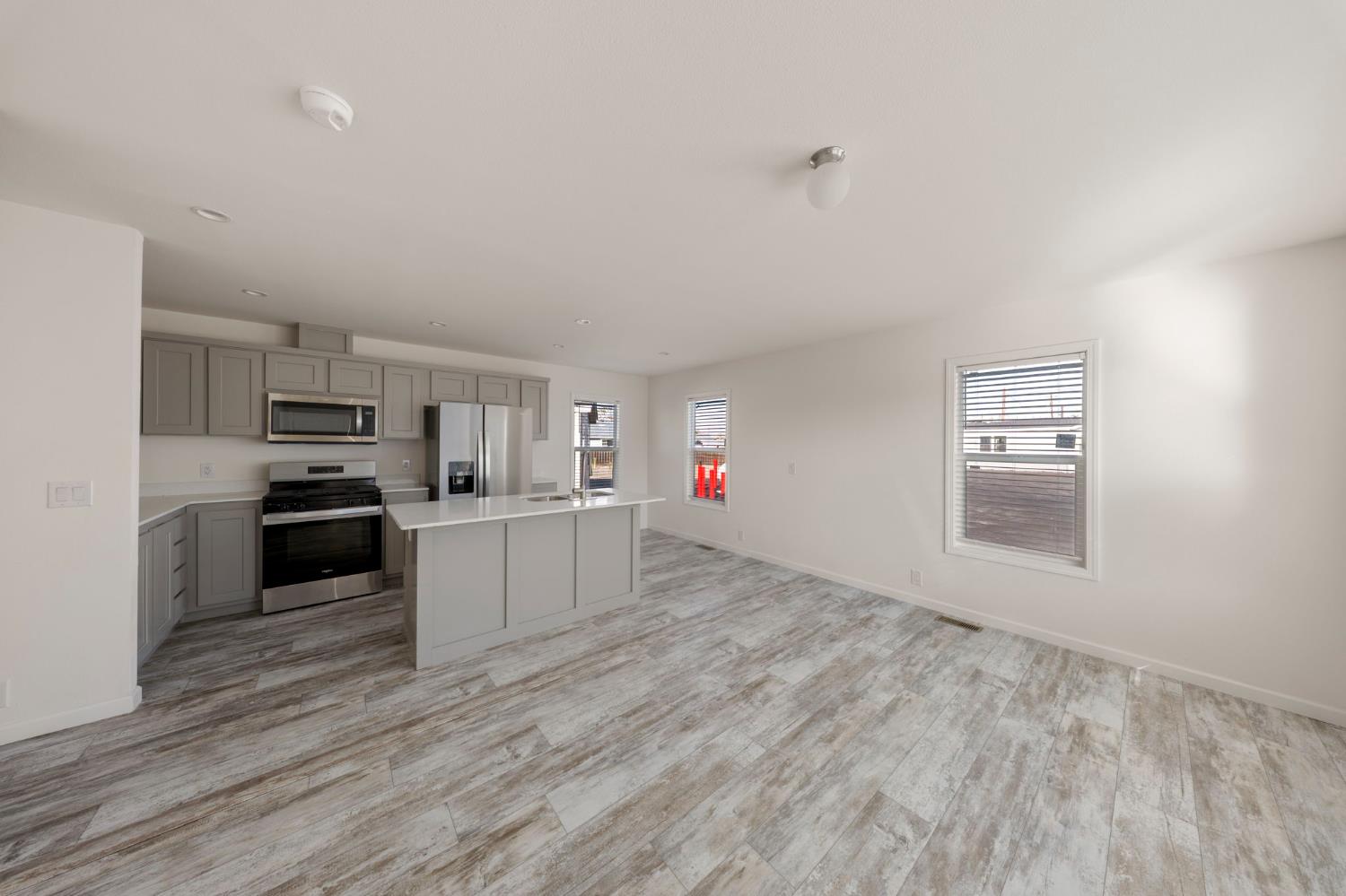 317 Moffat Blvd #21, Manteca, CA 95336