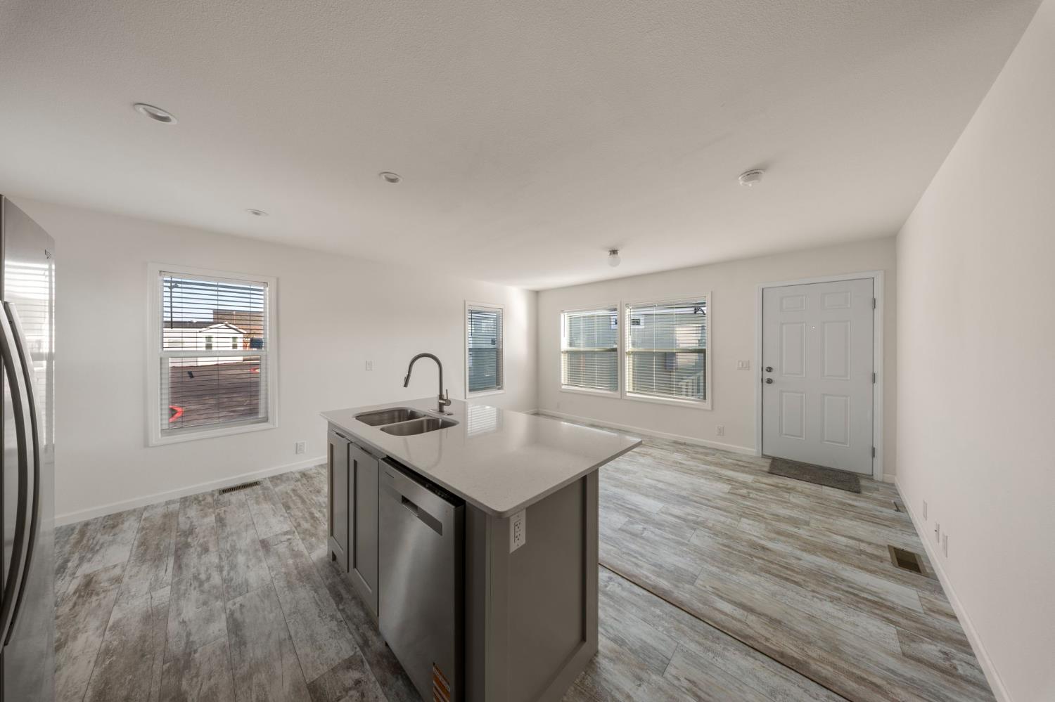 317 Moffat Blvd #21, Manteca, CA 95336