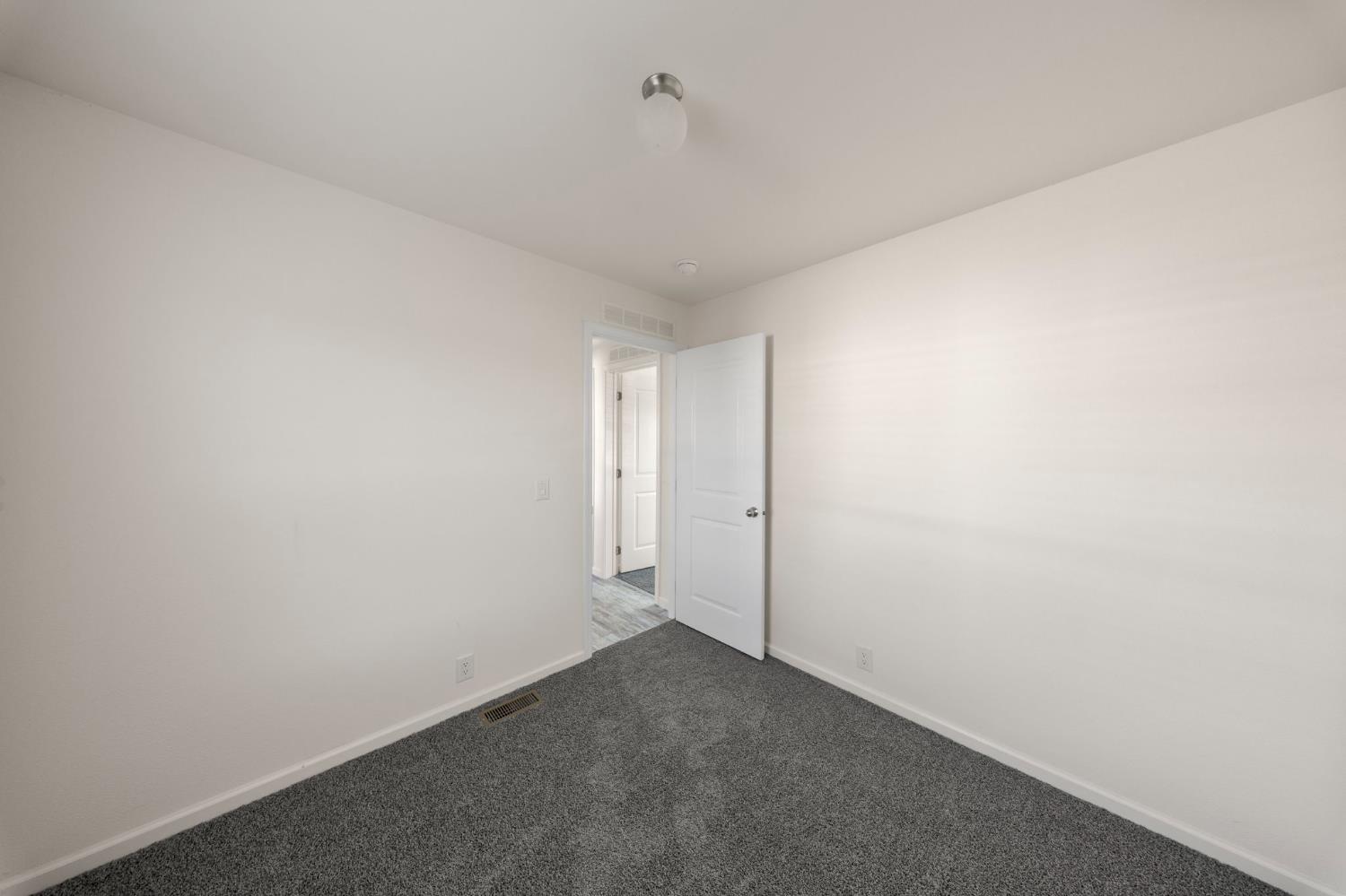 317 Moffat Blvd #21, Manteca, CA 95336