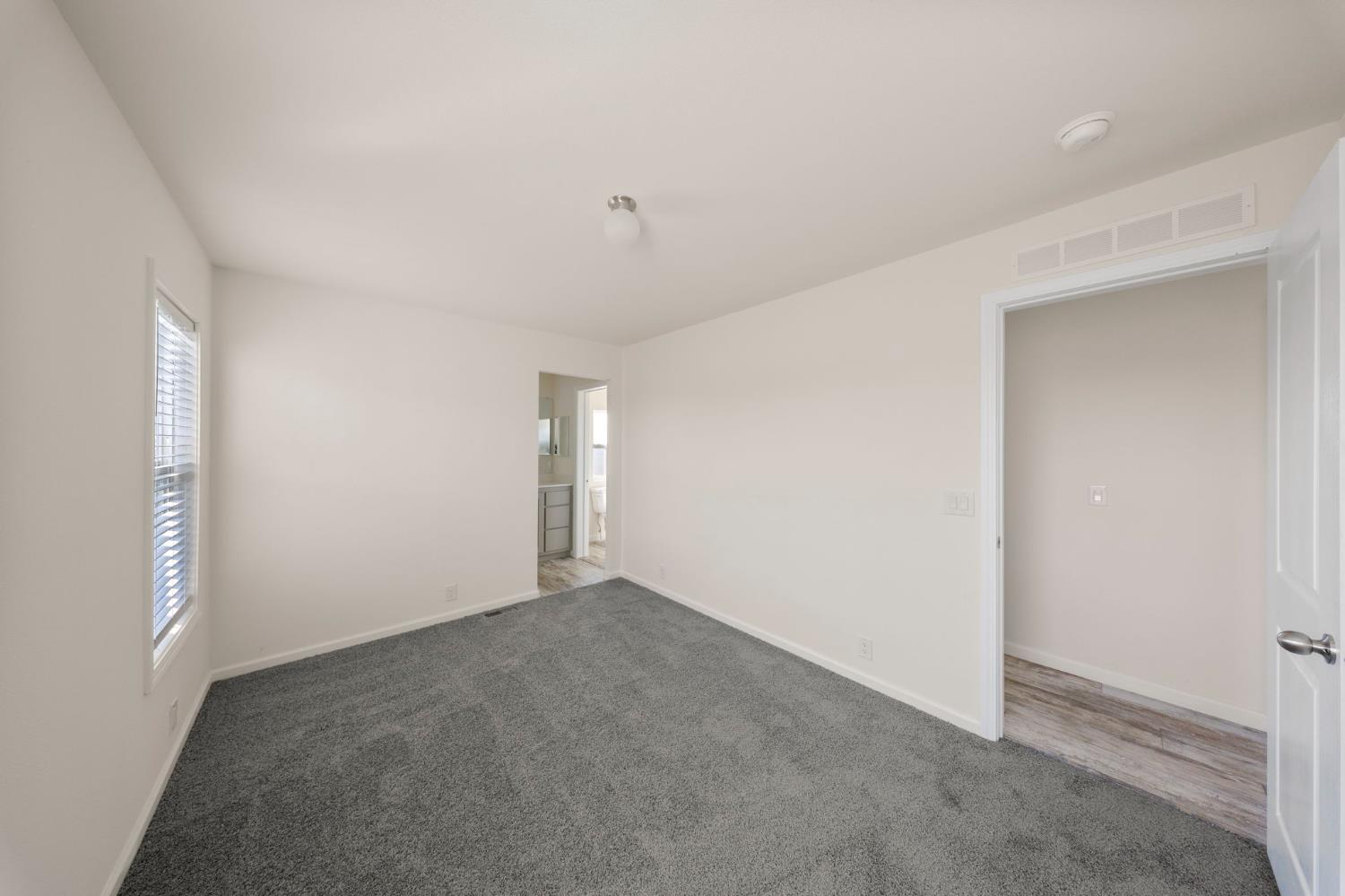 317 Moffat Blvd #21, Manteca, CA 95336