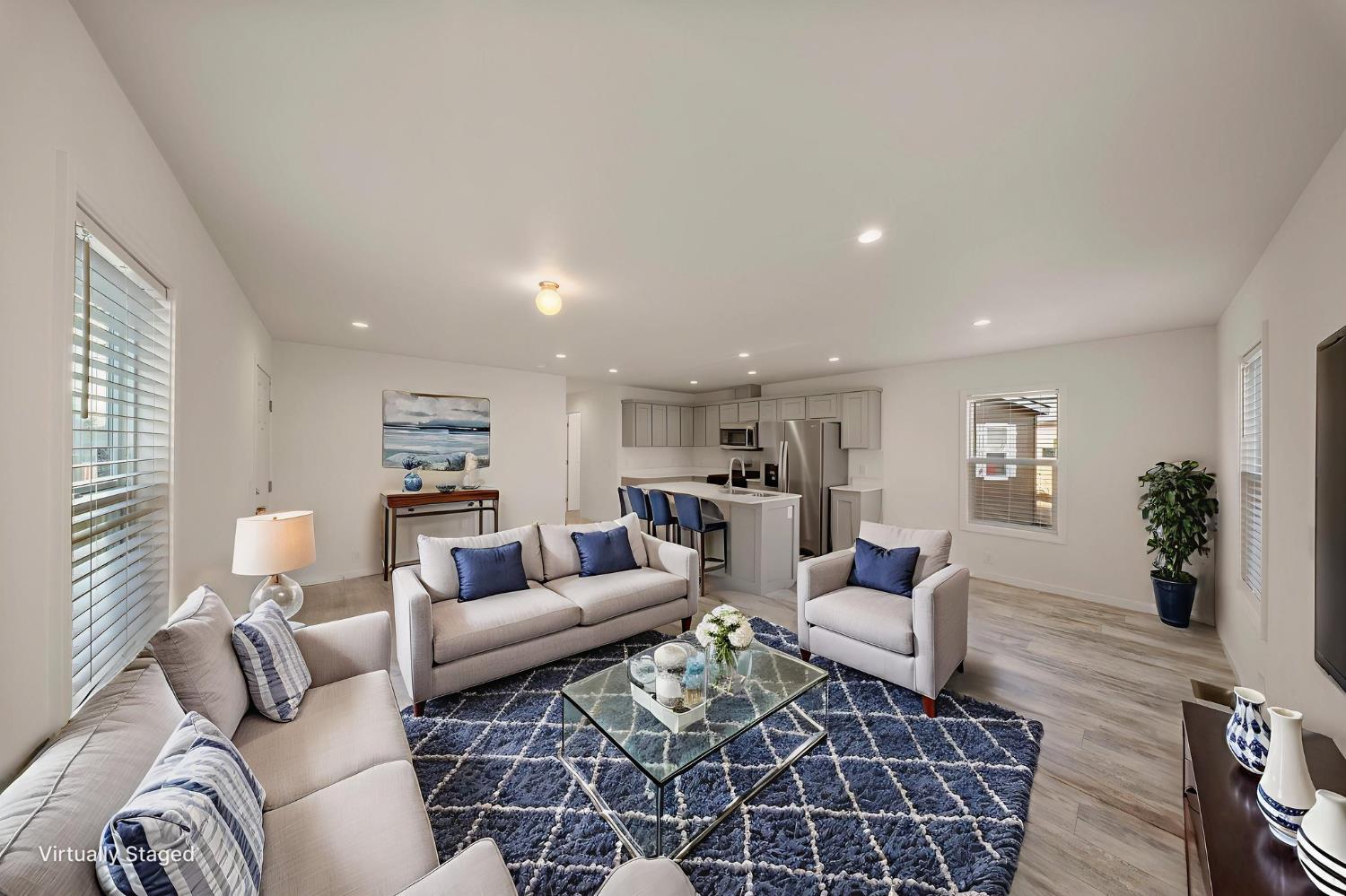 317 Moffat Blvd #20, Manteca, CA 95336