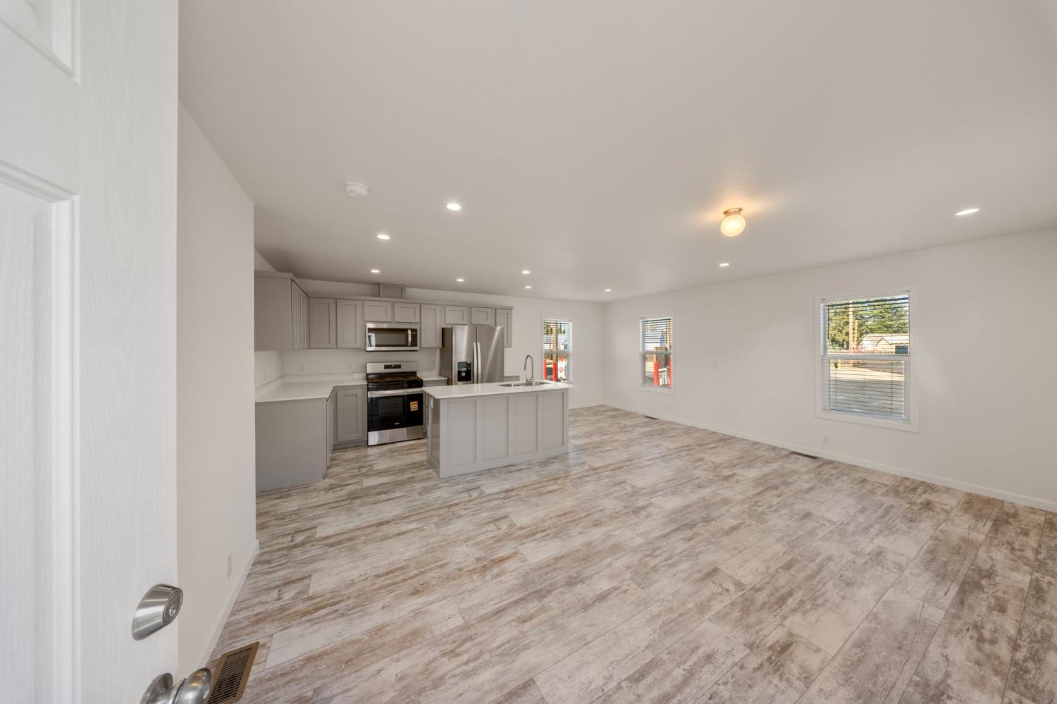 317 Moffat Blvd #20, Manteca, CA 95336