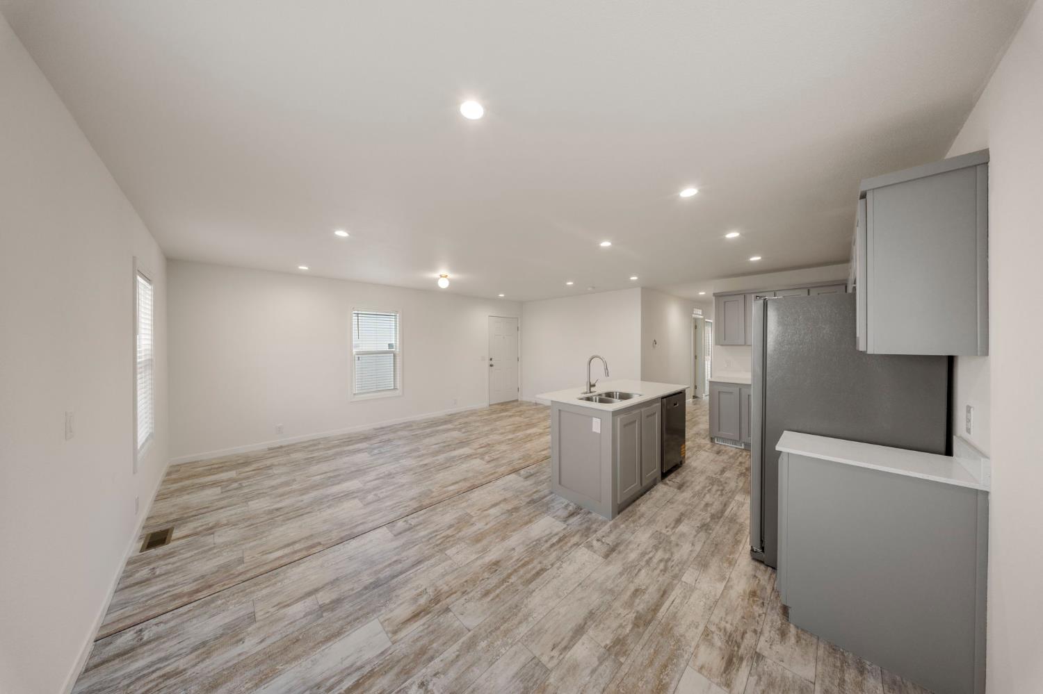 317 Moffat Blvd #20, Manteca, CA 95336