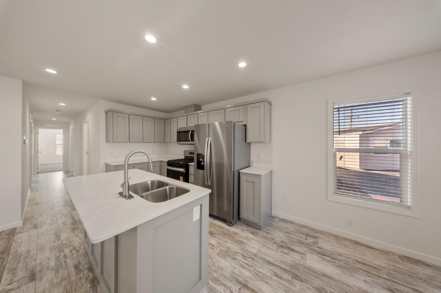 317 Moffat Blvd #20, Manteca, CA 95336