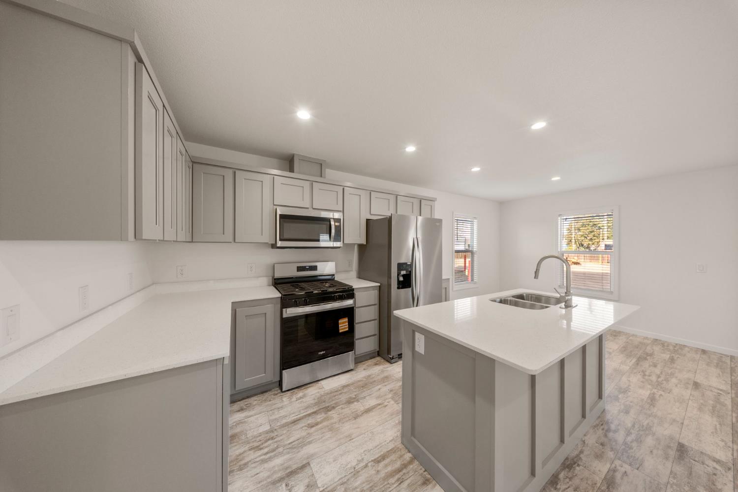 317 Moffat Blvd #20, Manteca, CA 95336