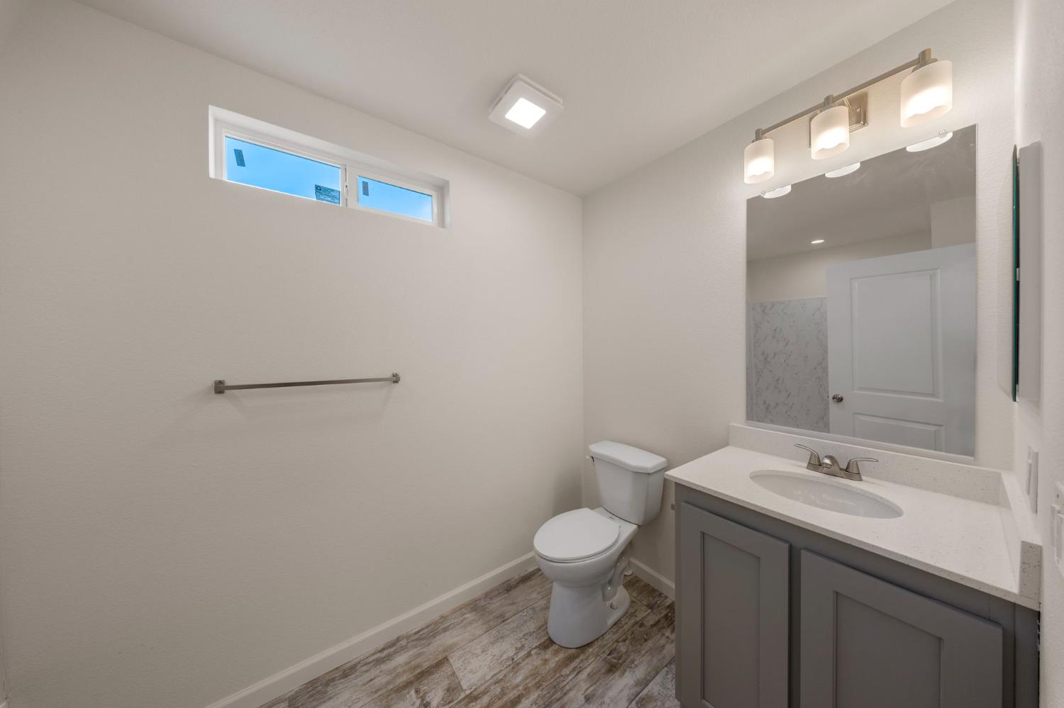 317 Moffat Blvd #20, Manteca, CA 95336