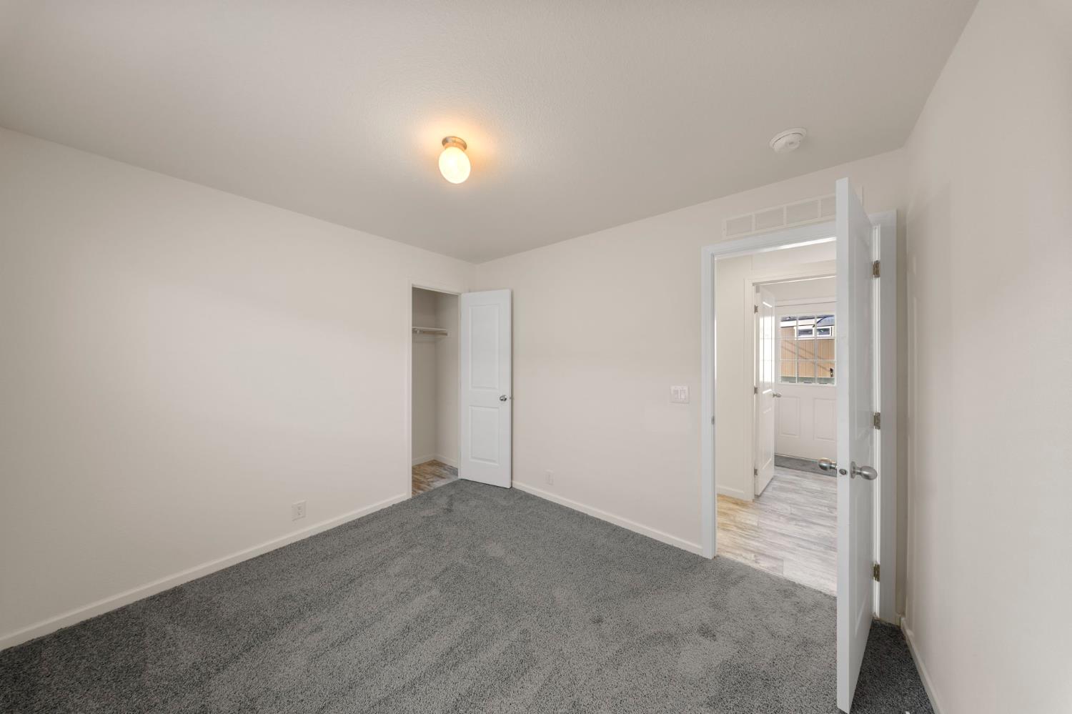 317 Moffat Blvd #20, Manteca, CA 95336