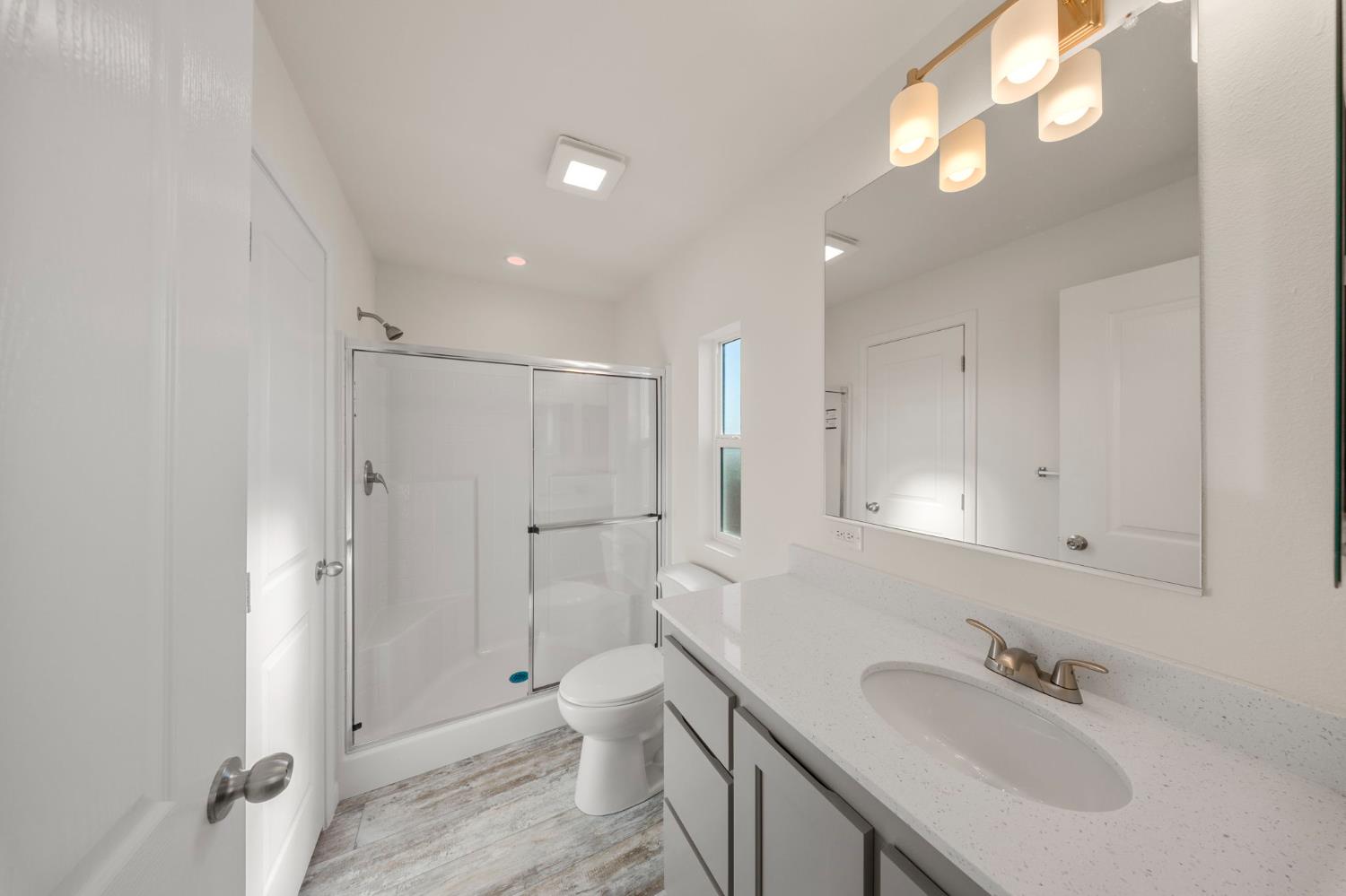 317 Moffat Blvd #20, Manteca, CA 95336