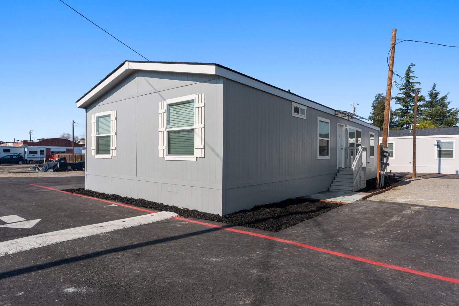 317 Moffat Blvd #7, Manteca, CA 95336