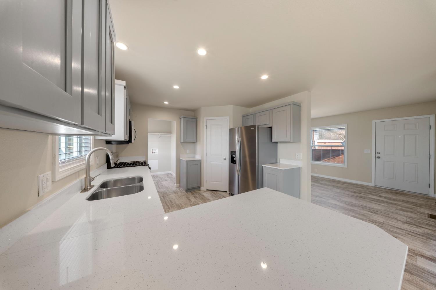 317 Moffat Blvd #7, Manteca, CA 95336