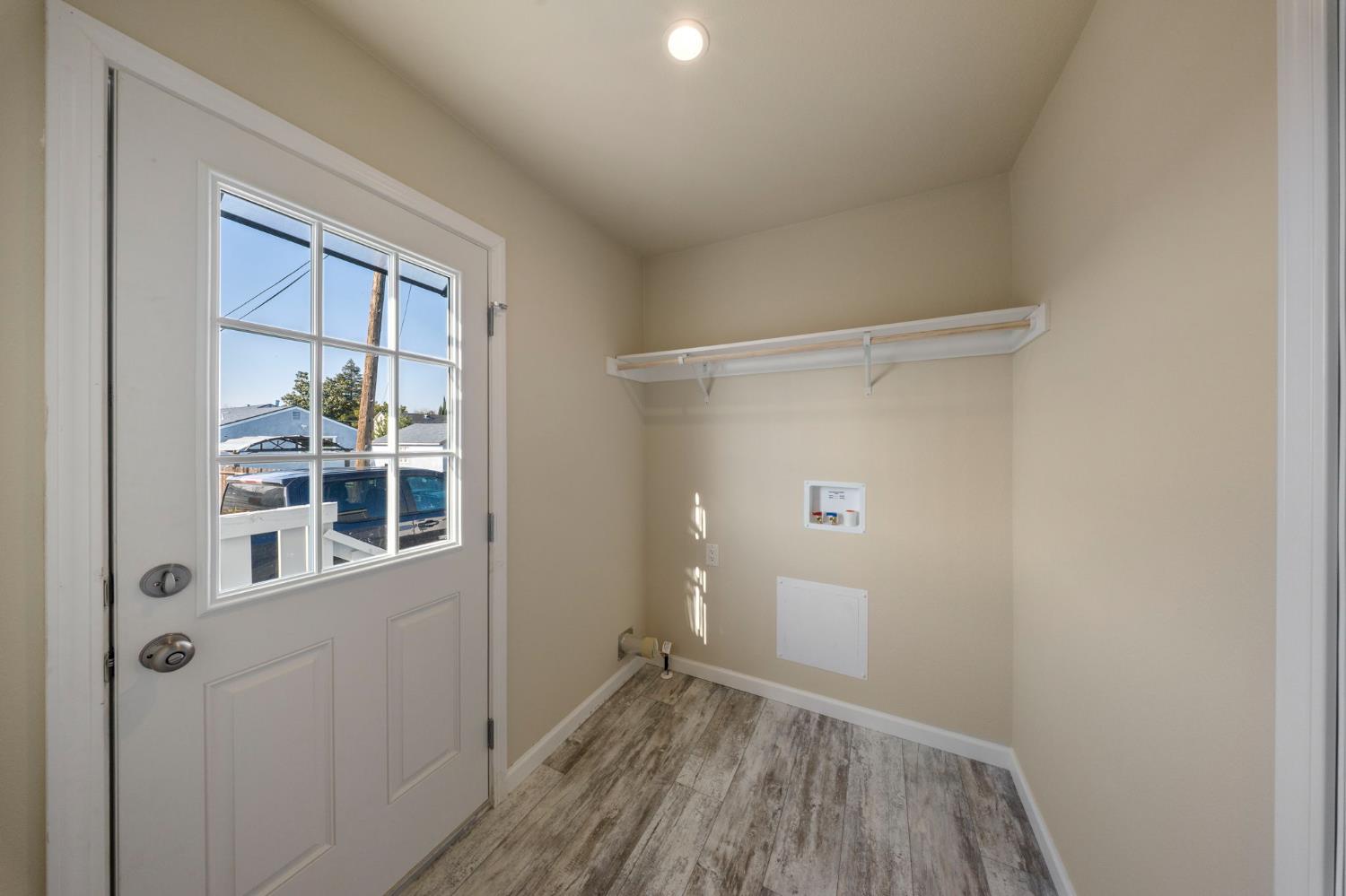 317 Moffat Blvd #7, Manteca, CA 95336