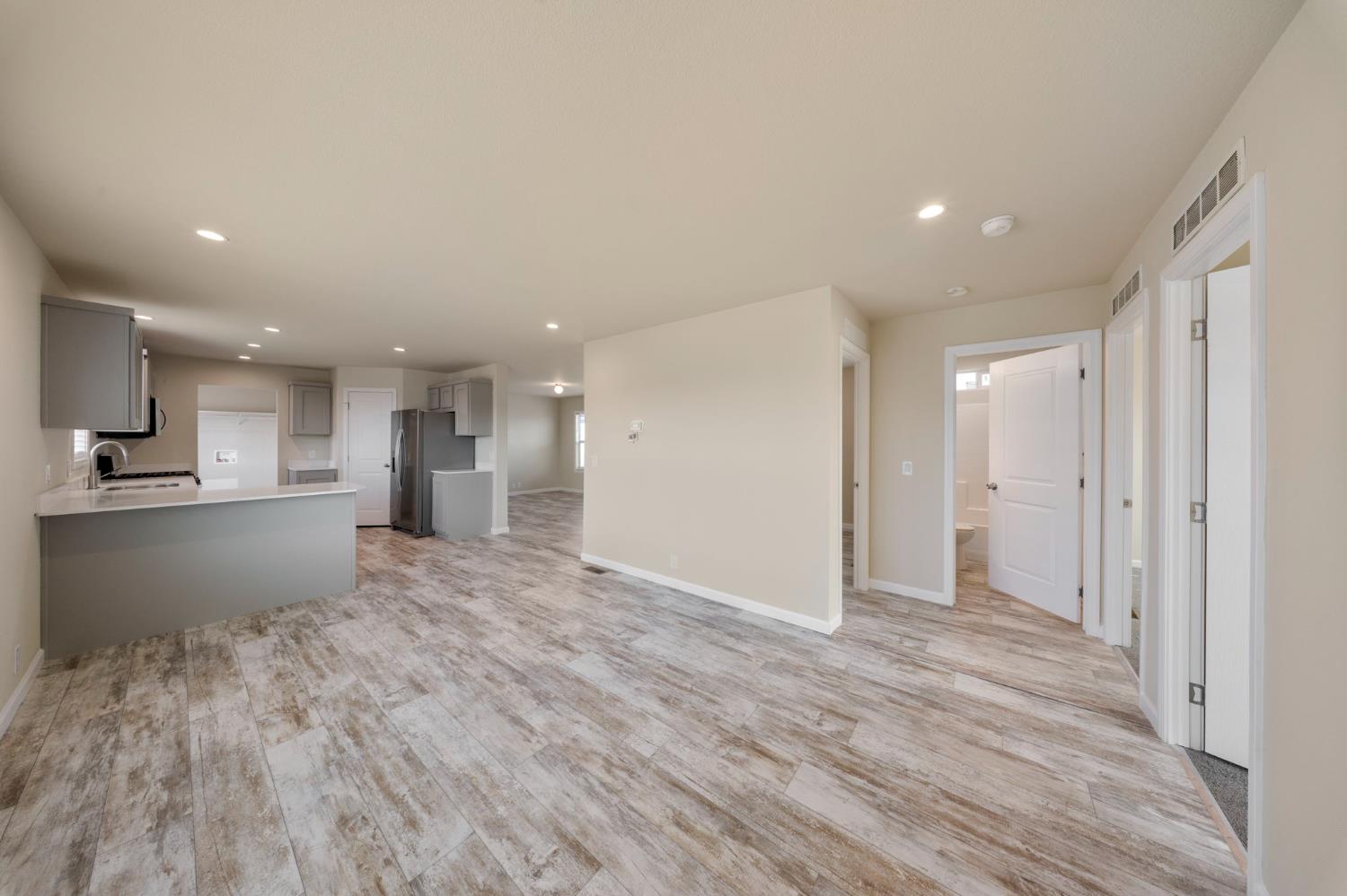 317 Moffat Blvd #7, Manteca, CA 95336