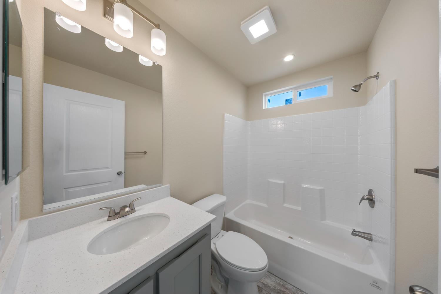 317 Moffat Blvd #7, Manteca, CA 95336