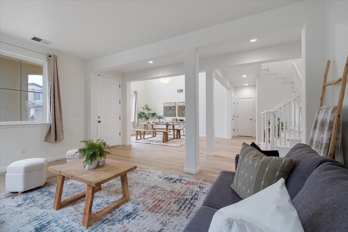 2413 Ventana View Way, Modesto, CA 95355