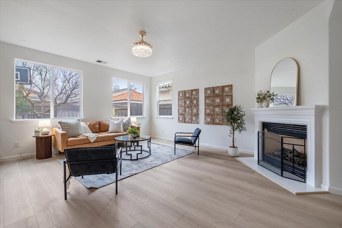 2413 Ventana View Way, Modesto, CA 95355