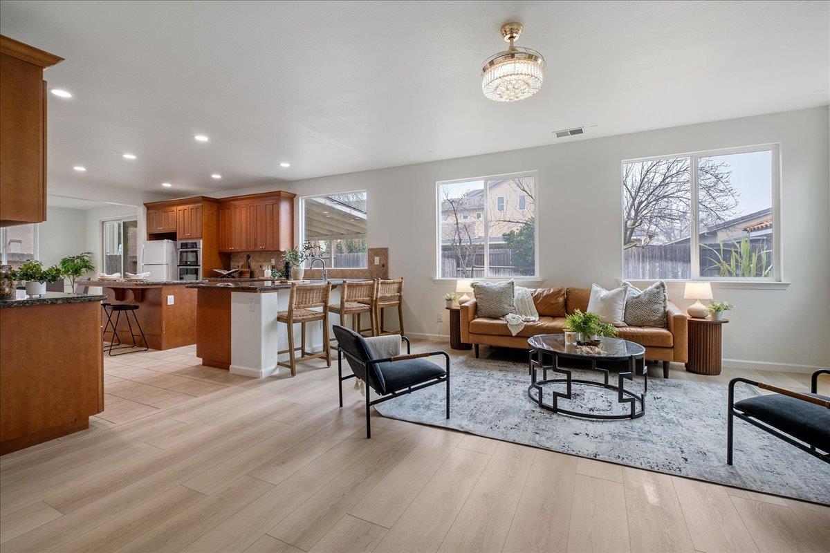 2413 Ventana View Way, Modesto, CA 95355