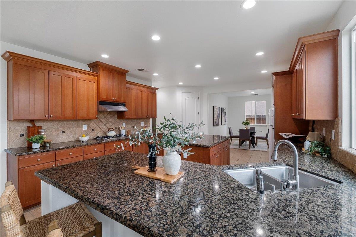 2413 Ventana View Way, Modesto, CA 95355
