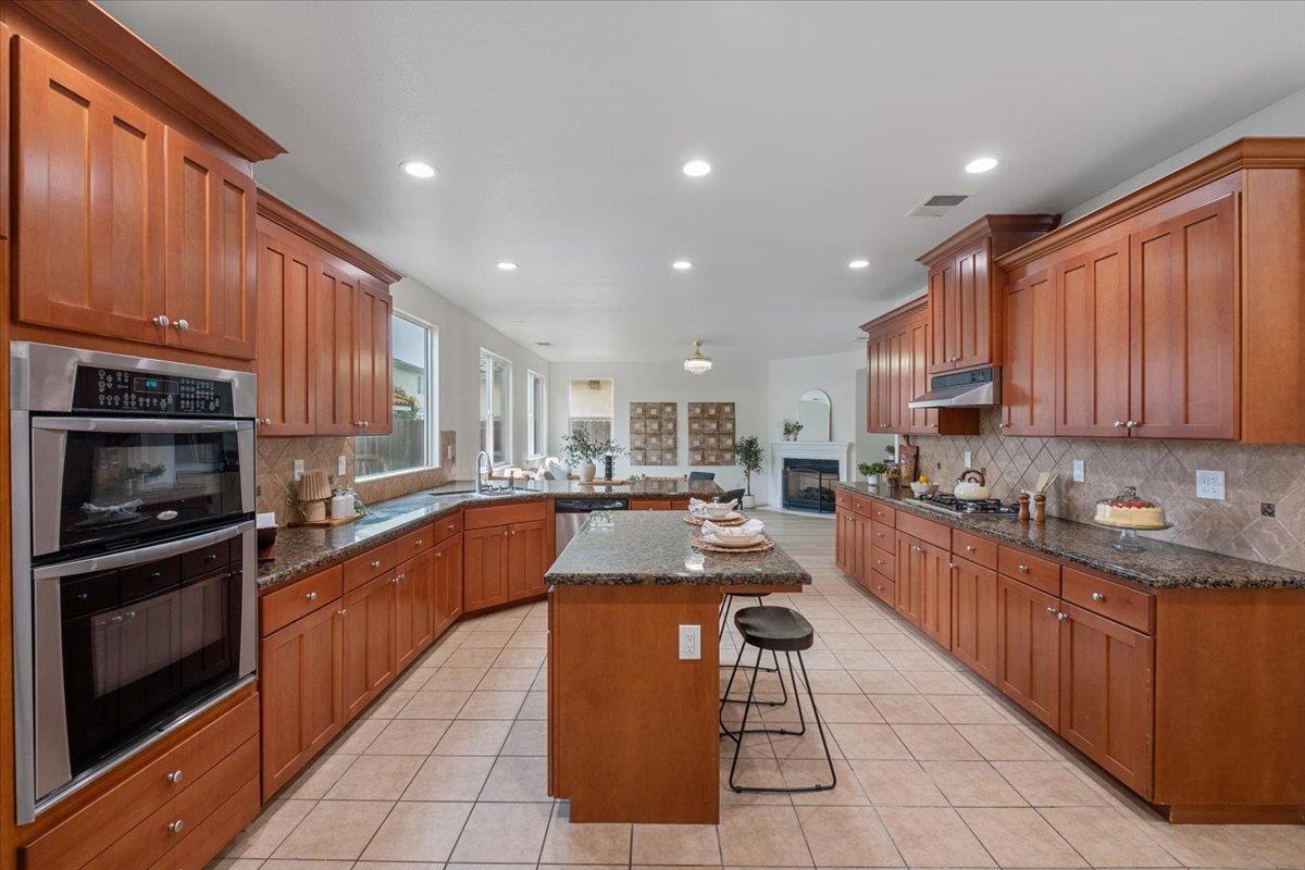 2413 Ventana View Way, Modesto, CA 95355