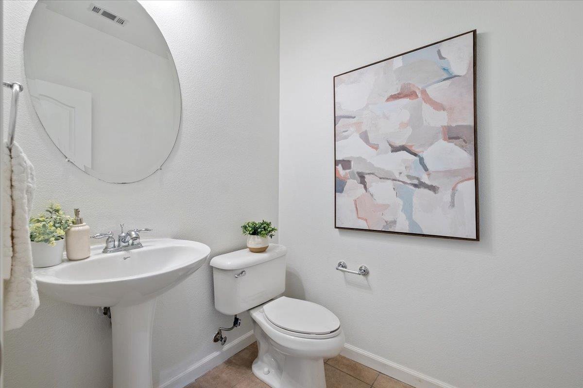 2413 Ventana View Way, Modesto, CA 95355