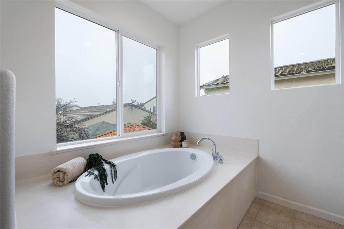 2413 Ventana View Way, Modesto, CA 95355