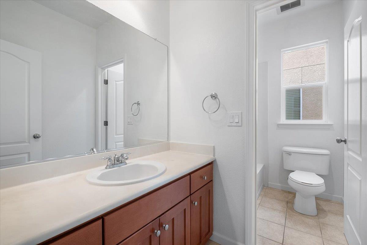 2413 Ventana View Way, Modesto, CA 95355