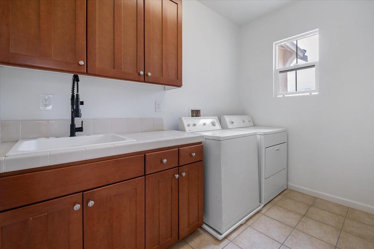 2413 Ventana View Way, Modesto, CA 95355