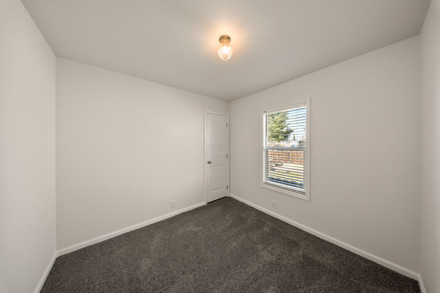 317 Moffat Blvd #6, Manteca, CA 95336