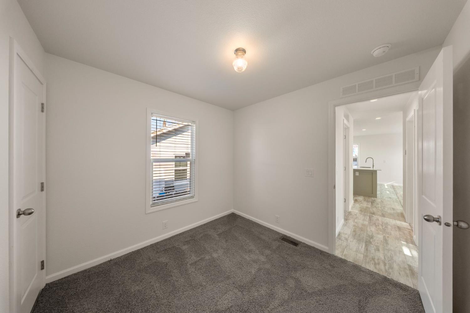 317 Moffat Blvd #6, Manteca, CA 95336