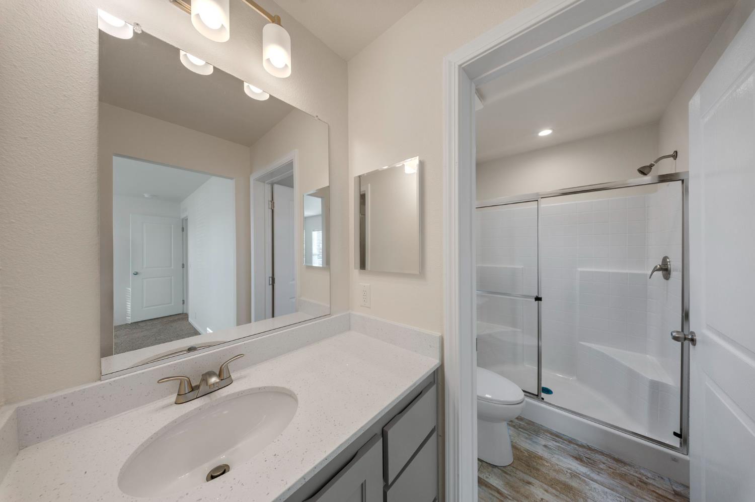 317 Moffat Blvd #6, Manteca, CA 95336