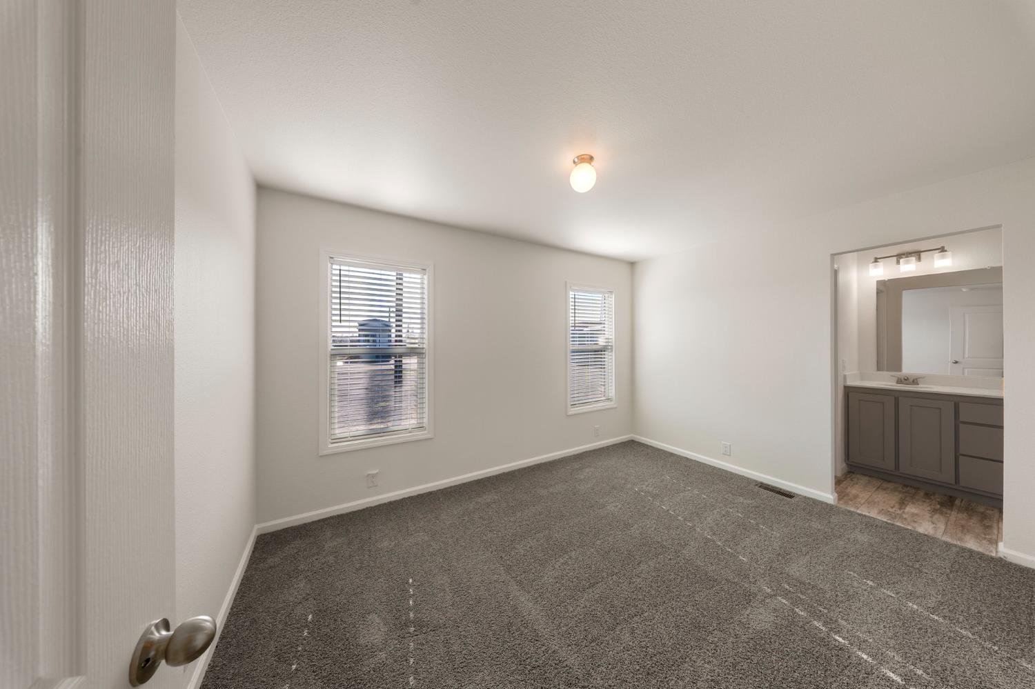 317 Moffat Blvd #6, Manteca, CA 95336