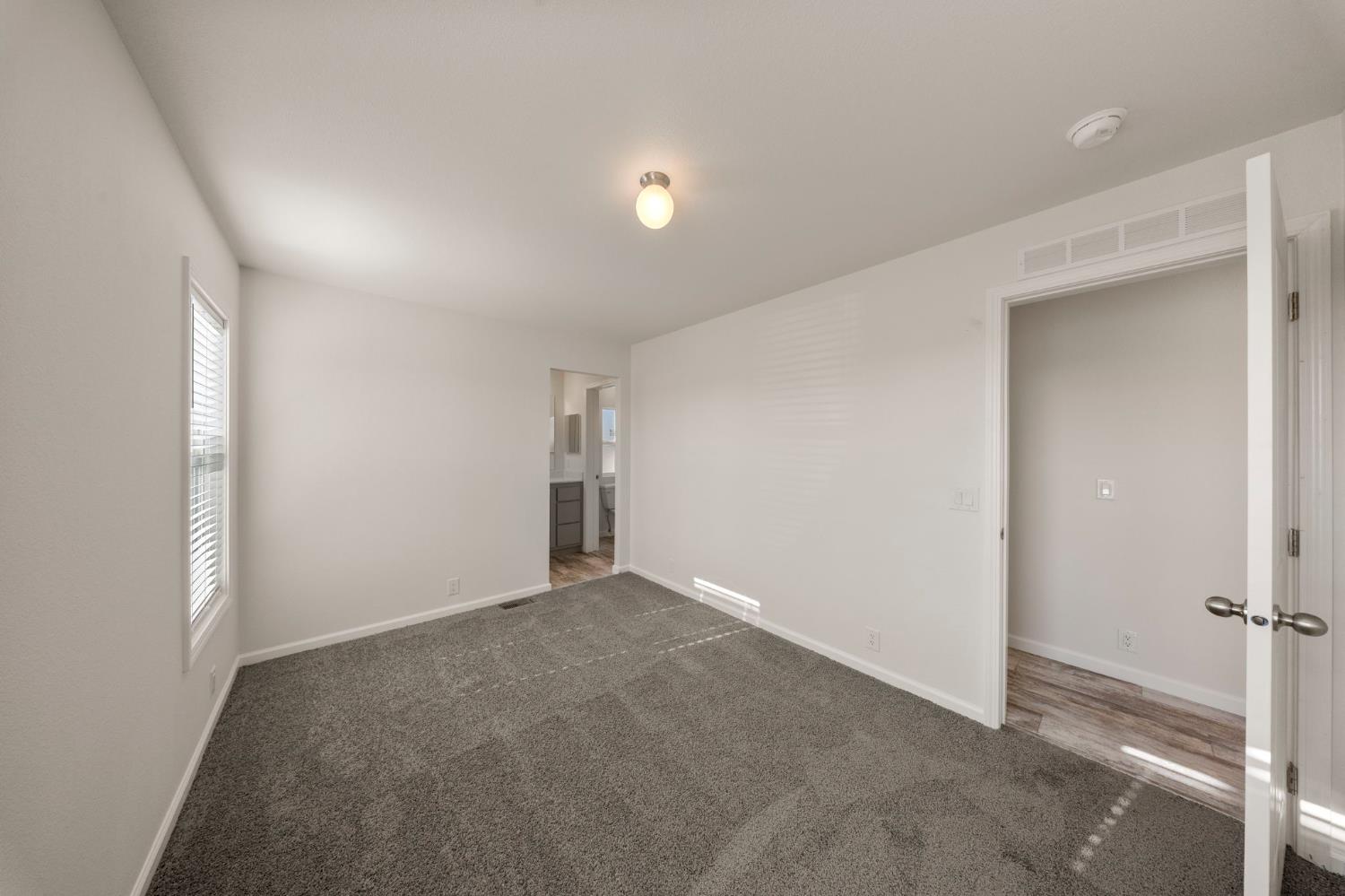 317 Moffat Blvd #6, Manteca, CA 95336