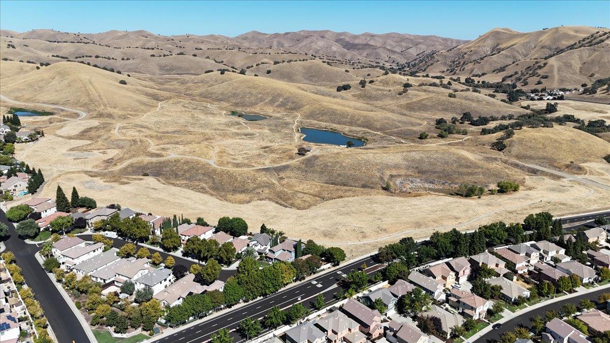 20855 Grapevine Dr, Patterson, CA 95363