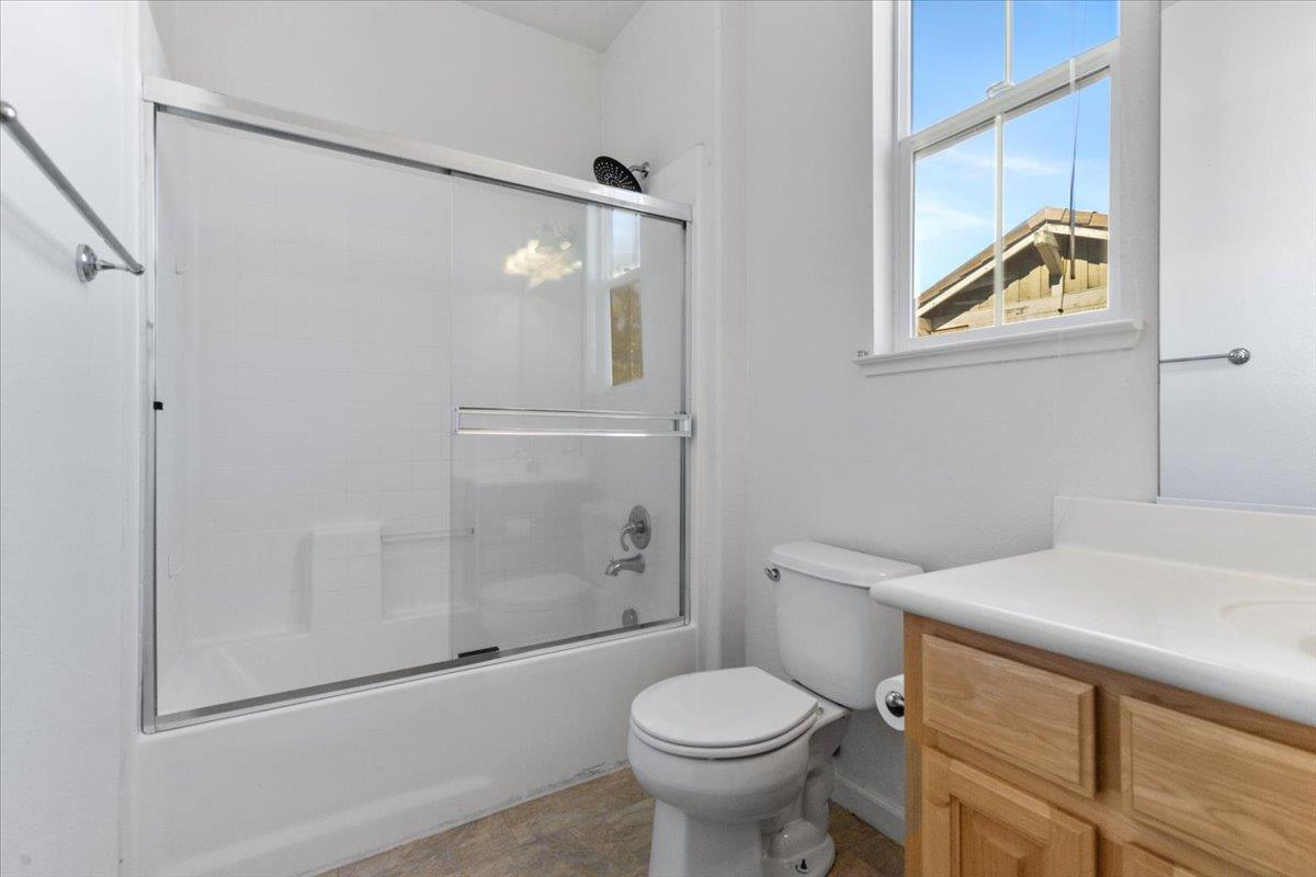 20855 Grapevine Dr, Patterson, CA 95363